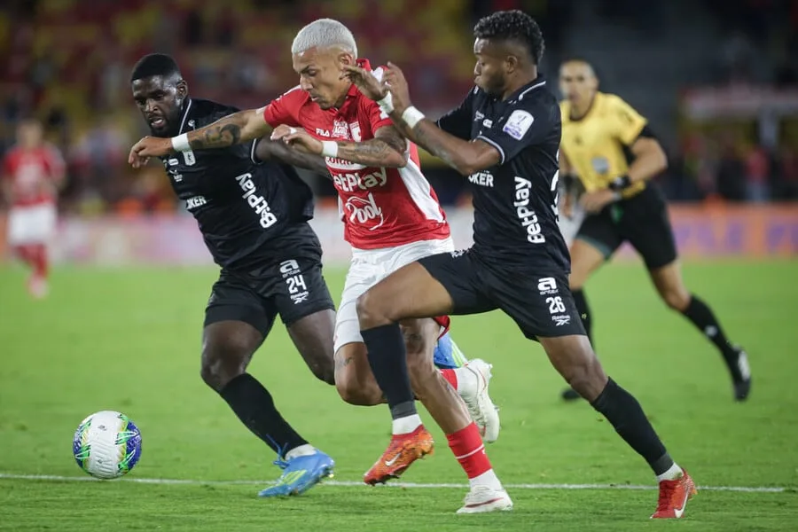 Santa Fe demandaría al América de Cali por supuesta alineación irregular de Yhormar Hurtado: el Chicó y el Inter ya se habían quejado por lo mismo