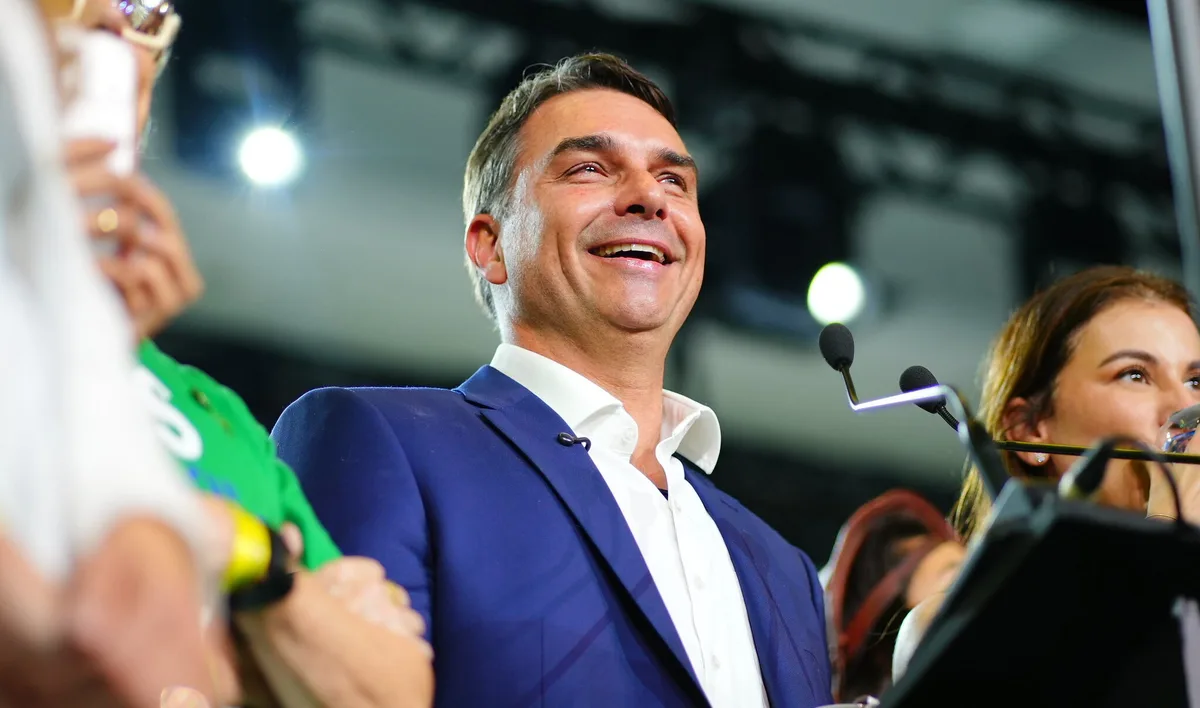 Nunes Marques restabelece filiação de Flávio Bolsonaro ao PL