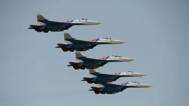 "Русские витязи" выступят на Airshow China