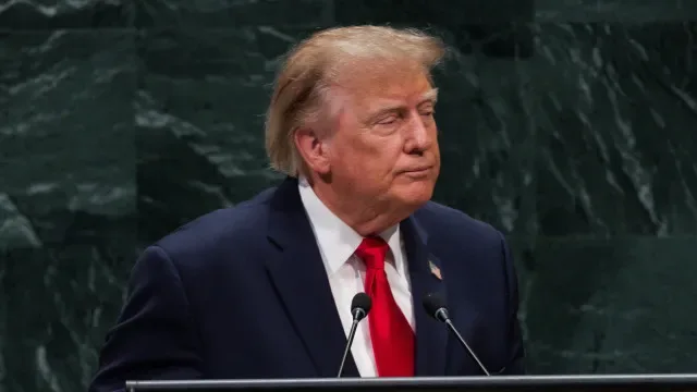 Após ameaça de "aniquilar" Irão, Trump revela reunião de 3h "muito boa"