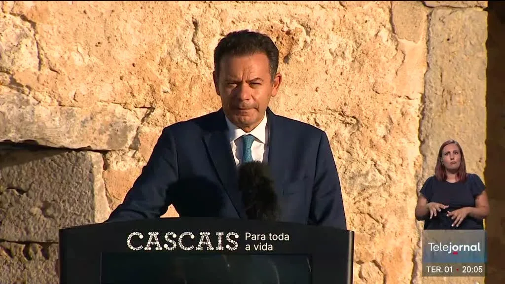 Silêncio de Montenegro sobre MAI na homenagem a Balsemão