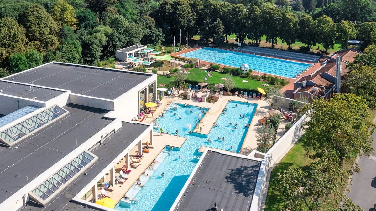 142 Menschen betroffen - Ganzes Schwimmbad in NRW evakuiert