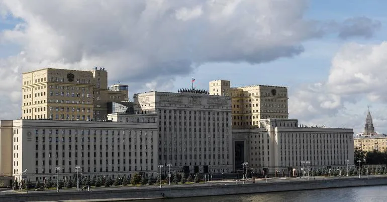 Rússia testa míssil e admite paz "parada"