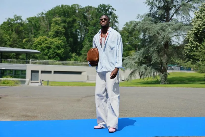 Les looks de l'arrivée confidentielle des Bleus à Clairefontaine pour la première séance d'entraînement de Zidane