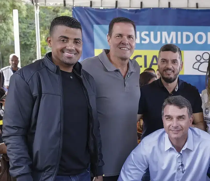 TH Joias, aliado de Flávio Bolsonaro e réu por ligação com o CV, guardava 200 kg de drogas, diz MPF