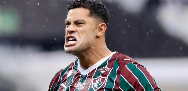 Hulk fala em 'guerra espiritual' após marcar 2 gols contra o Corinthians