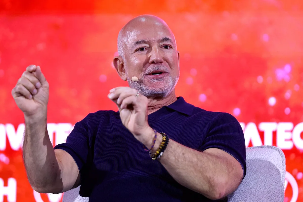 Jeff Bezos compra una parte del Liverpool: cuál será su papel en el equipo de la Premier League