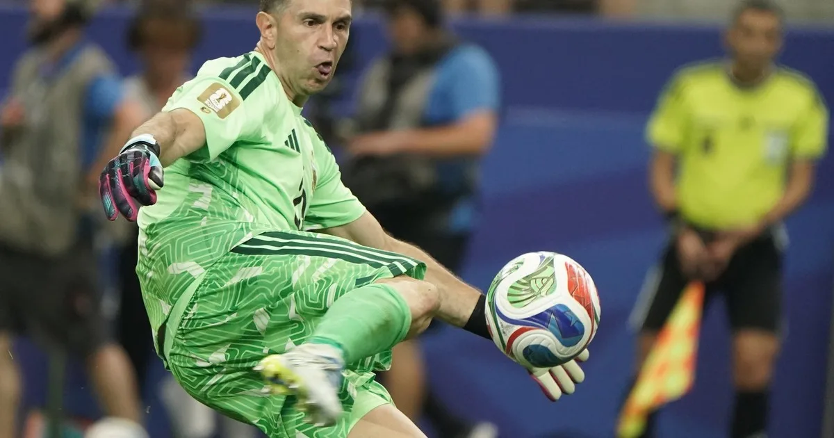 El legado de Argentina en el Chelsea: Dibu Martínez se suma a una lista histórica