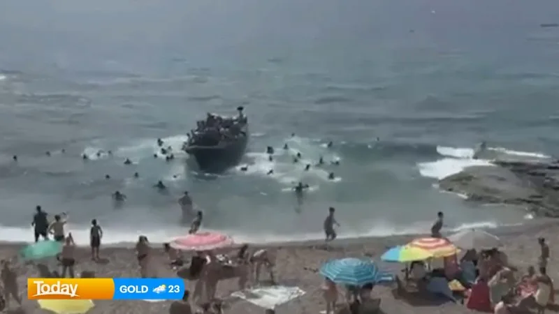 Migrant boat reaches Spanish tourist beach