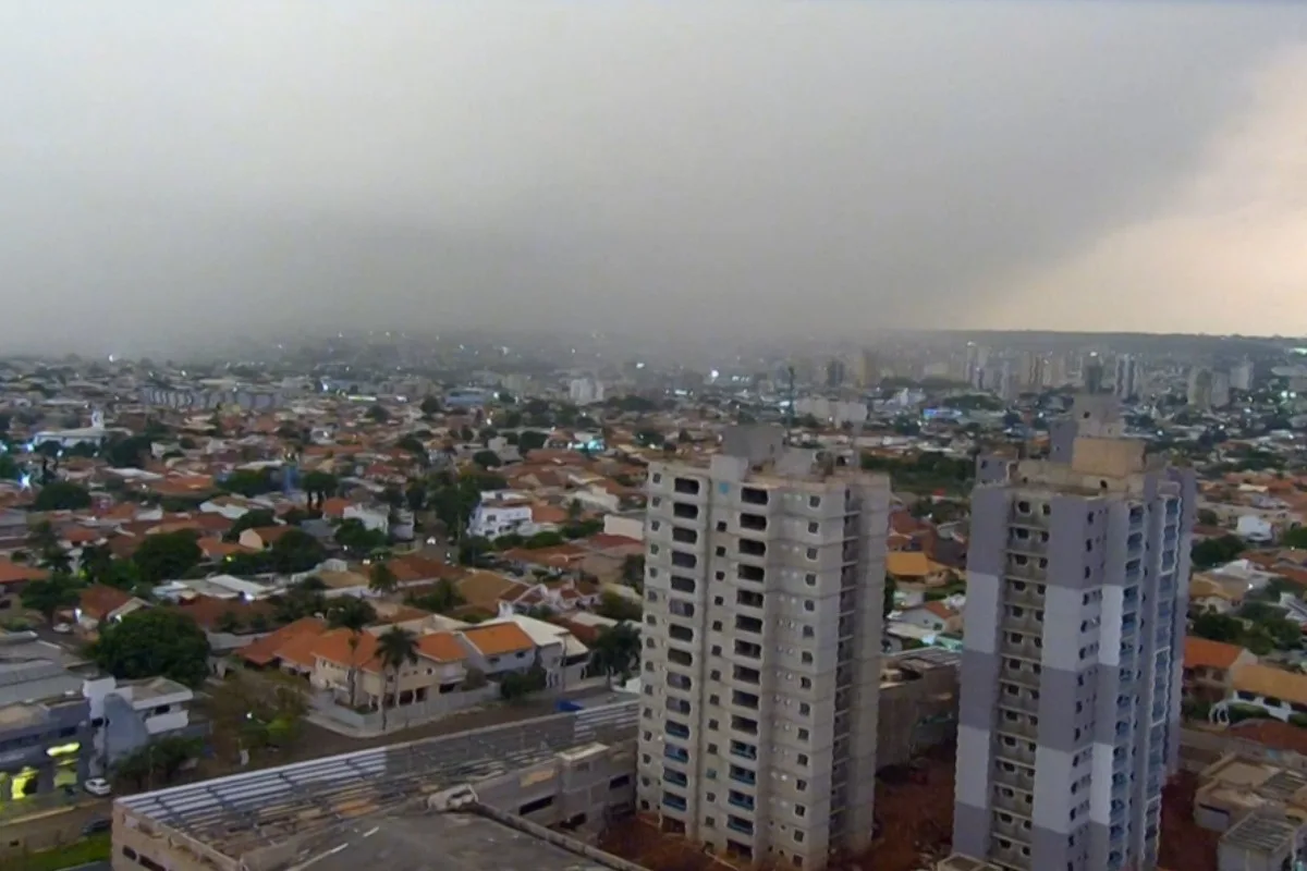 Alerta laranja de tempestade prevê temporal em 41 municípios de Mato Grosso do Sul nesta quinta-feira (15)