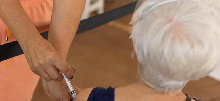 Idosos com 85 anos ou mais poderão se vacinar contra pneumonia e meningite no ES