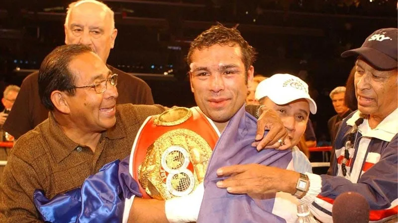 El primer campeón mundial de boxeo de El Salvador, Carlos “Famoso Hernández” busca formar nuevos atletas en el país