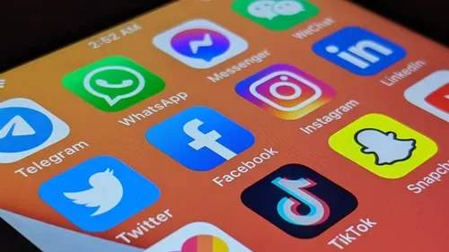 New Zealand moves to ban under-16s from social media in major crackdown