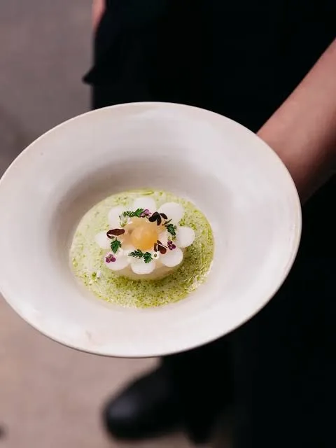 14 anos sem carne nem peixe: como o chef Paul Ivić transformou vegetais em alta gastronomia no Tian, em Viena