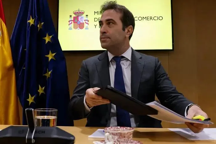 Cuerpo dice que las gasolineras han trasladado la rebaja fiscal a los precios del combustible