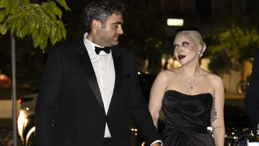 Las fotos virales que confirman el nacimiento del primer hijo de Lady Gaga junto a su prometido