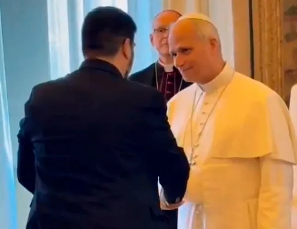 Un dirigente social le llevó al Papa un crudo diagnóstico del gobierno de Milei antes de su visita al país