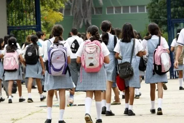 Estudiante en Antioquia fue brutalmente golpeada por sus compañeras por no prestarles su maquillaje: la víctima fue hospitalizada