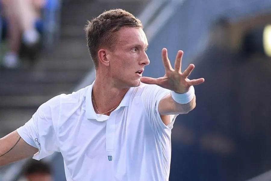Lehecka bate Berrettini, Fery volta bem e testa De Minaur