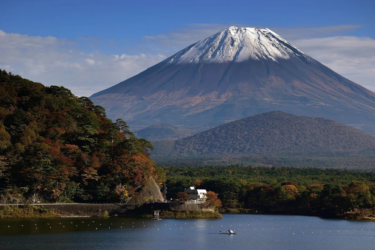 Pai abandona filho de 7 anos no Monte Fuji para conseguir chegar ao cume