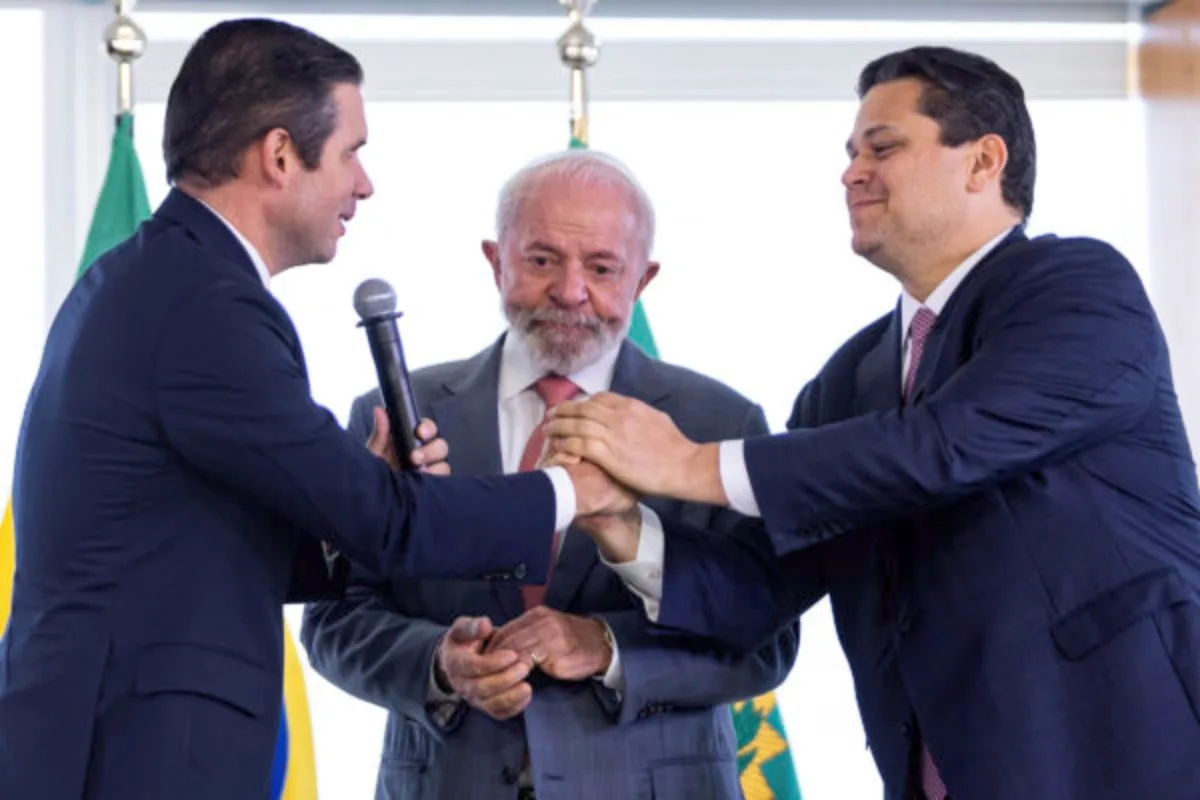 Para aprovar pautas, Lula tenta retomar diálogo com Alcolumbre e Motta