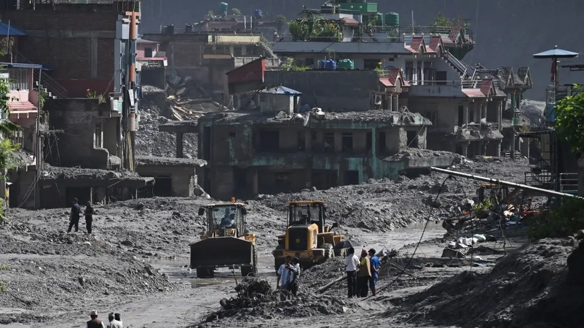 Crues meurtrières au Népal et au Tibet : le bilan grimpe à au moins 750 morts et plus de 3 000 disparus, les opérations de secours compliquées par la montée des eaux