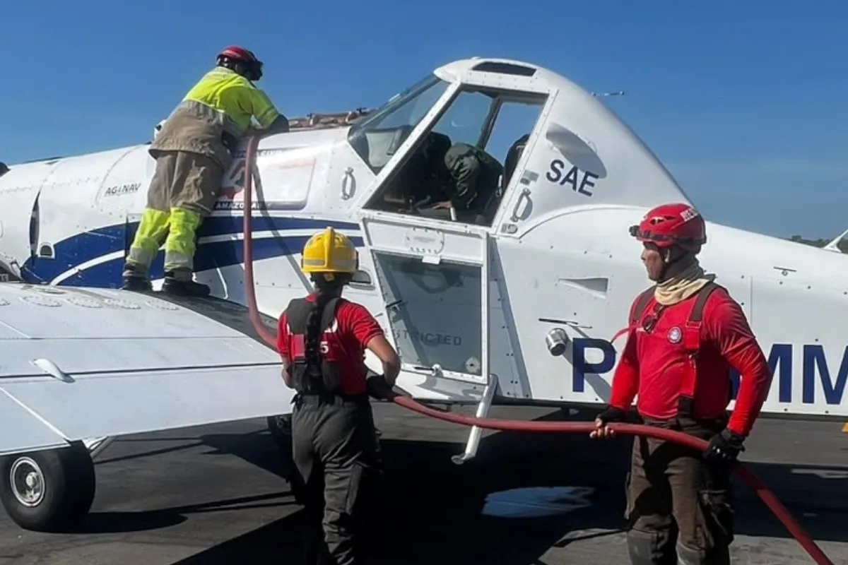 Bombeiros utilizam avião no combate a incêndio que já dura mais de 48 horas em Manaus