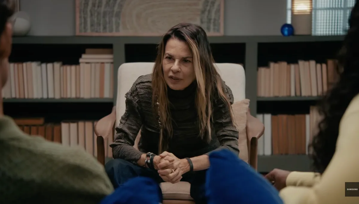 Dr. Orna Guralnik Gives Ciara Miller, Dylan Efron and Carl Schmidt a ‘Couples Therapy’ Session in New Samsung Galaxy Spot