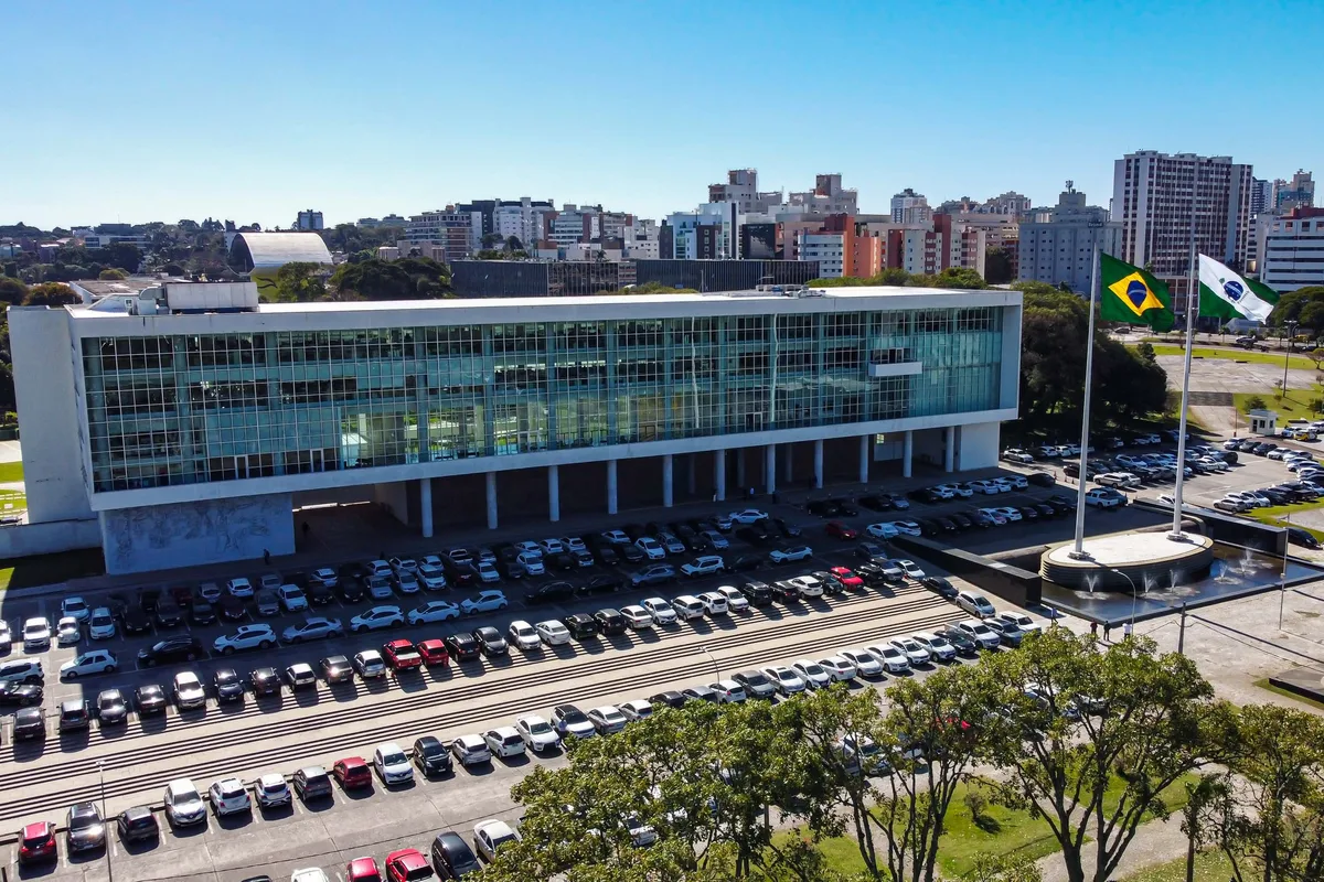 Candidatos ao governo do Paraná cumprem agendas fechadas e abertas ao público