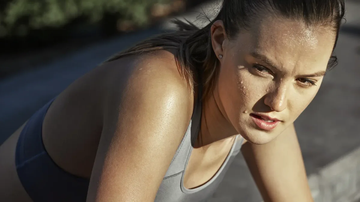 Sudar no siempre basta: descubren qué puede impedir que el cuerpo se enfríe con mucho calor