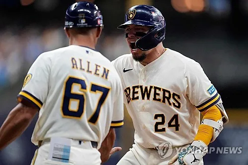 MLB 밀워키, NLCS 1·2차전 싹쓸이…클리블랜드는 1차전 역전승(종합)