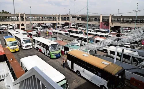 Adulto mayor es atropellado por unidad de la Línea 4 del Metrobús en Cetram Pantitlán; lo trasladan al hospital