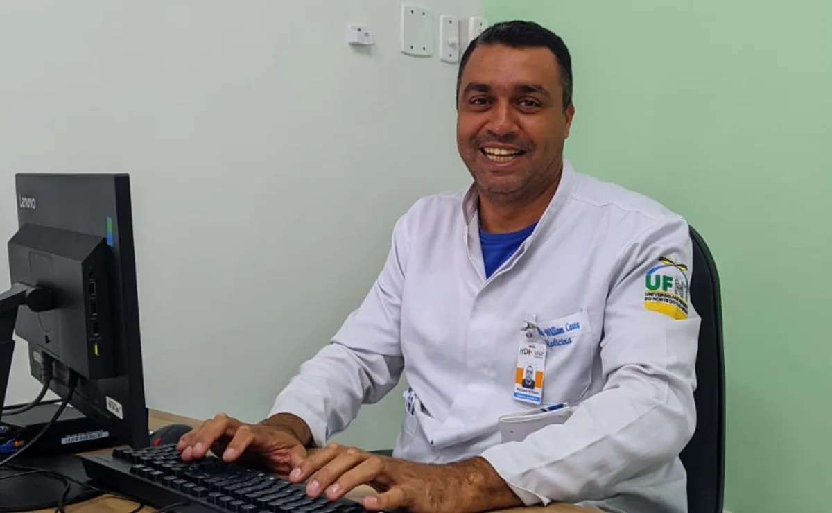 Ex-detento inicia internato após cursar Medicina a mais de 2 mil km de casa: 'Atender como gostaria de ser atendido'