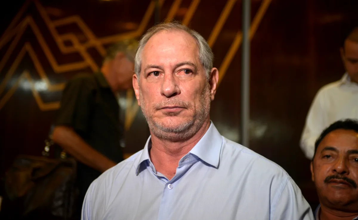 Jantar, uísque e precatórios: mensagens revelam aproximação entre Vorcaro e Ciro