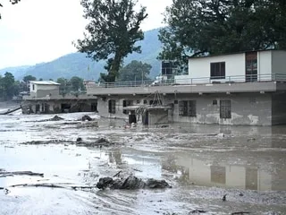 Des inondations massives au Népal font au moins 19 morts, 384 touristes sont portés disparus