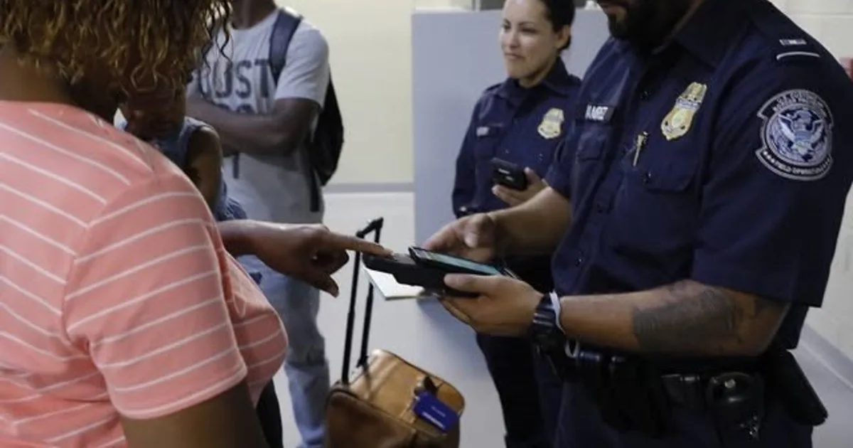 Oficial | Estados Unidos revoca y restringe los pasaportes a todas las personas que hayan postergado este trámite tributario