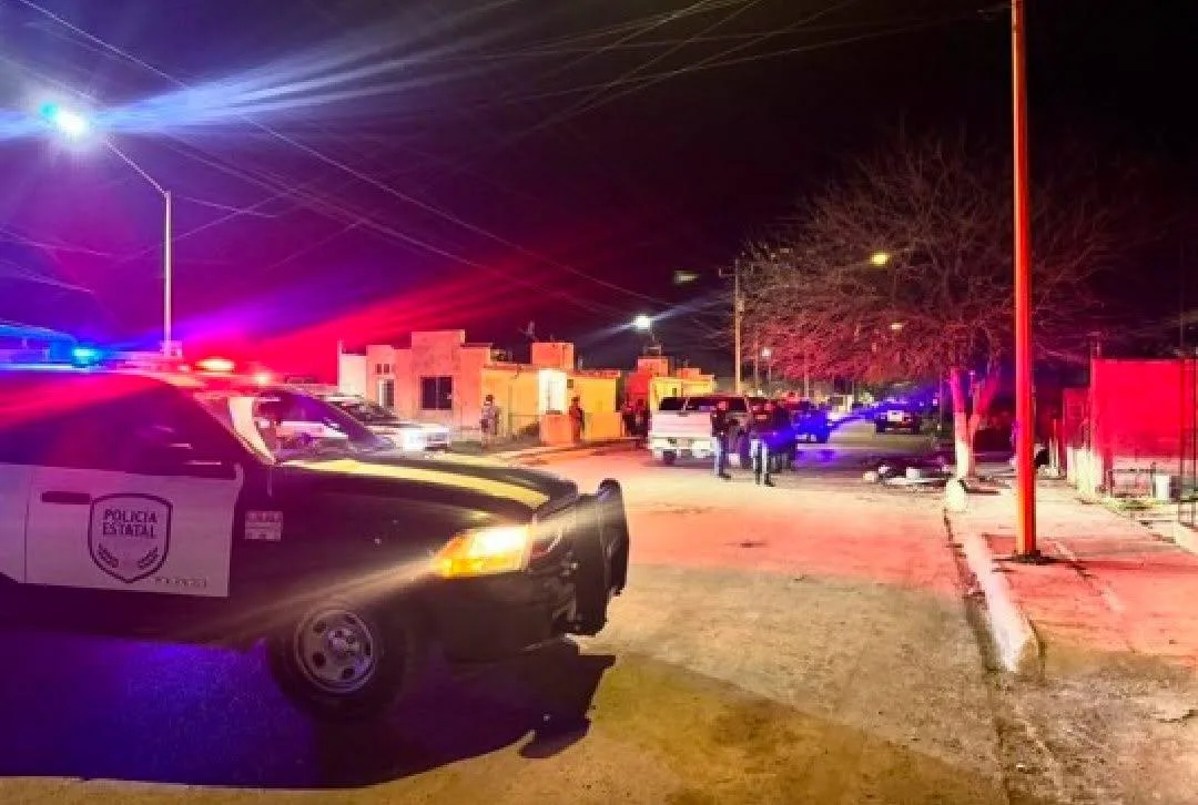 Destroza joven dos camionetas tras choque en las calles de Acuña