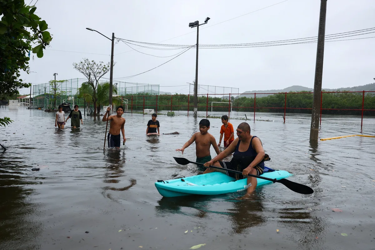 EN VIVO | Clima en CDMX y resto de México hoy lunes 12 de octubre: Huracán Simón se mantiene en categoría 3 a 75 km de Cabo Corrientes, Jalisco