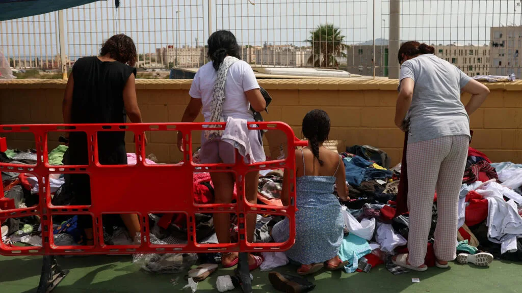 Espanha realoca migrantes em Ceuta e prepara transferência de 500 menores para o continente
