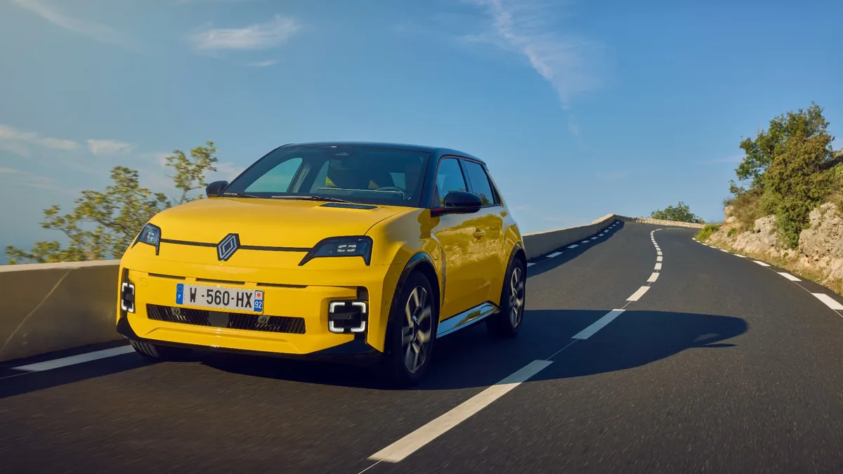 Ventes de voitures électriques: la R5 brille dans le top 3 européen en juillet, Tesla résiste et la Chine perce en hybride rechargeable