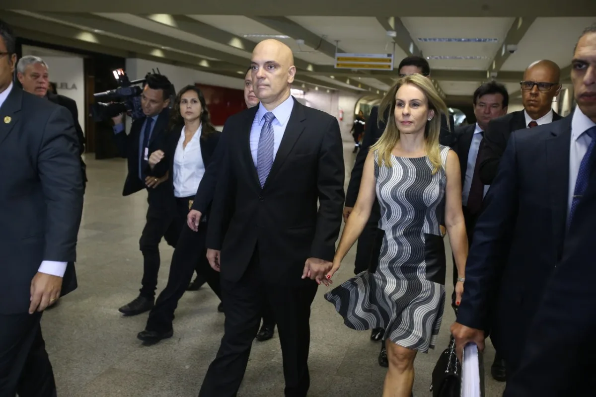 Mulher de Moraes nega ‘vínculo pessoal’ com Vorcaro em viagem de jatinho