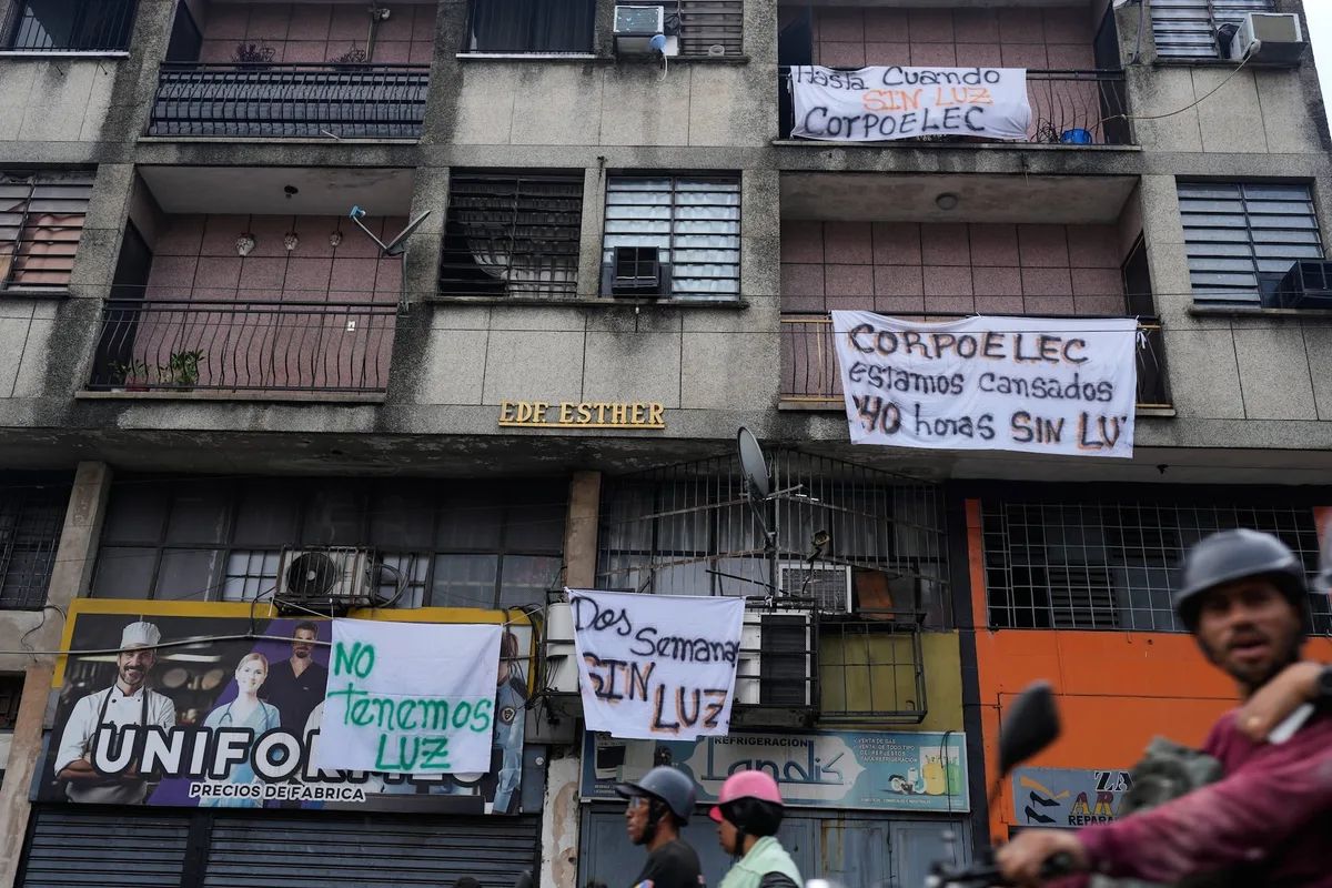 El País: La agonía cotidiana de vivir a oscuras en Venezuela