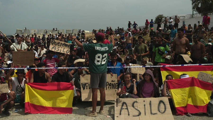 Spanische Nordafrika-Exklave: Ceuta: Spanien will 500 Minderjährige aufs Festland bringen
