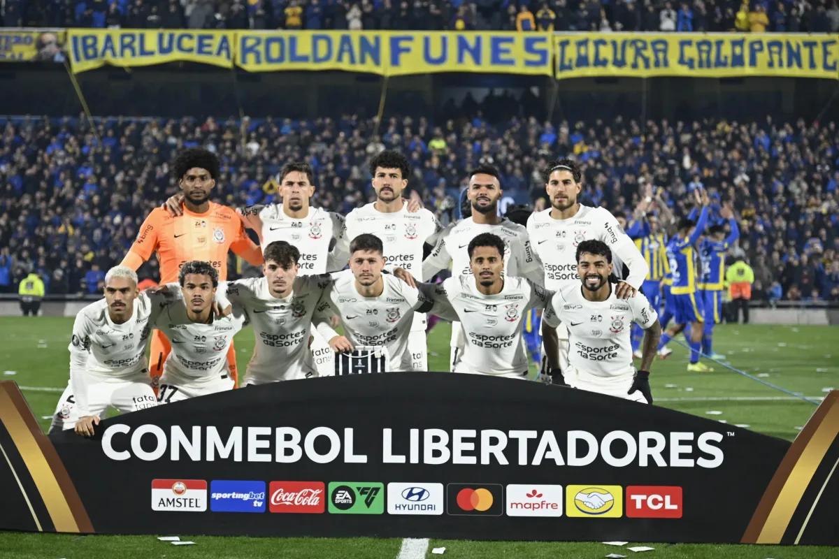 Hugo Souza relata ofensas racistas na Argentina e Corinthians cobra punições