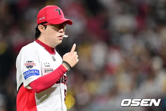 [사진]3회 삼자범퇴로 이닝 끝내는 KIA 선발 양현종