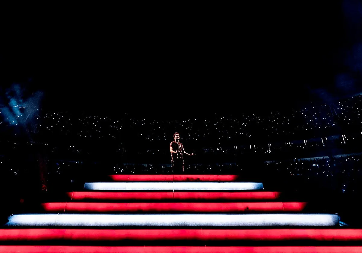 The Weeknd deslumbra, literalmente, en su concierto en Barcelona