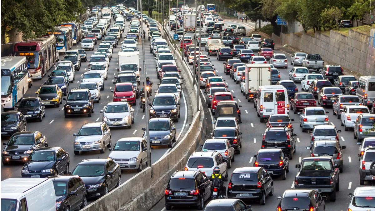 Carro adesivado para campanha eleitoral pode resultar na perda de seguro — mas não em todos os casos