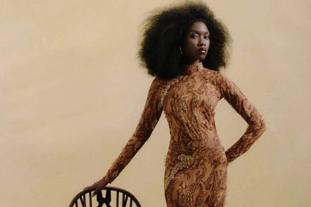 Moda africana se destaca por unir ancestralidade e maximalismo