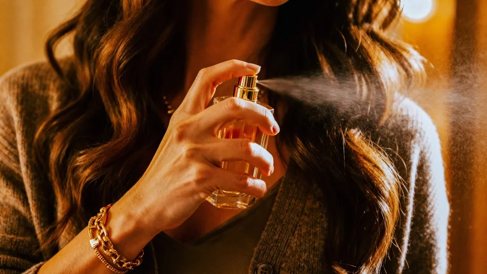 Perfume para cabelo: o segredo para fios cheirosos, sem frizz e protegidos