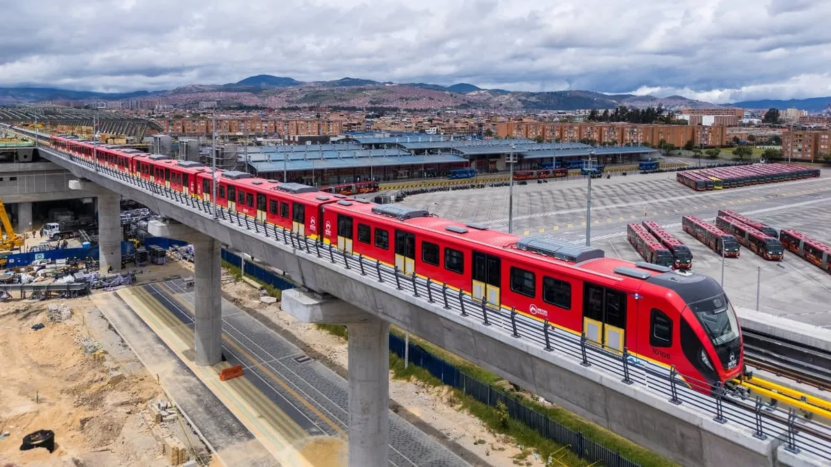 Línea 1 del metro de Bogotá permitirá ingreso de mascotas: este fue el primer ‘pasajero’ de cuatro patas que viajó con el alcalde Galán